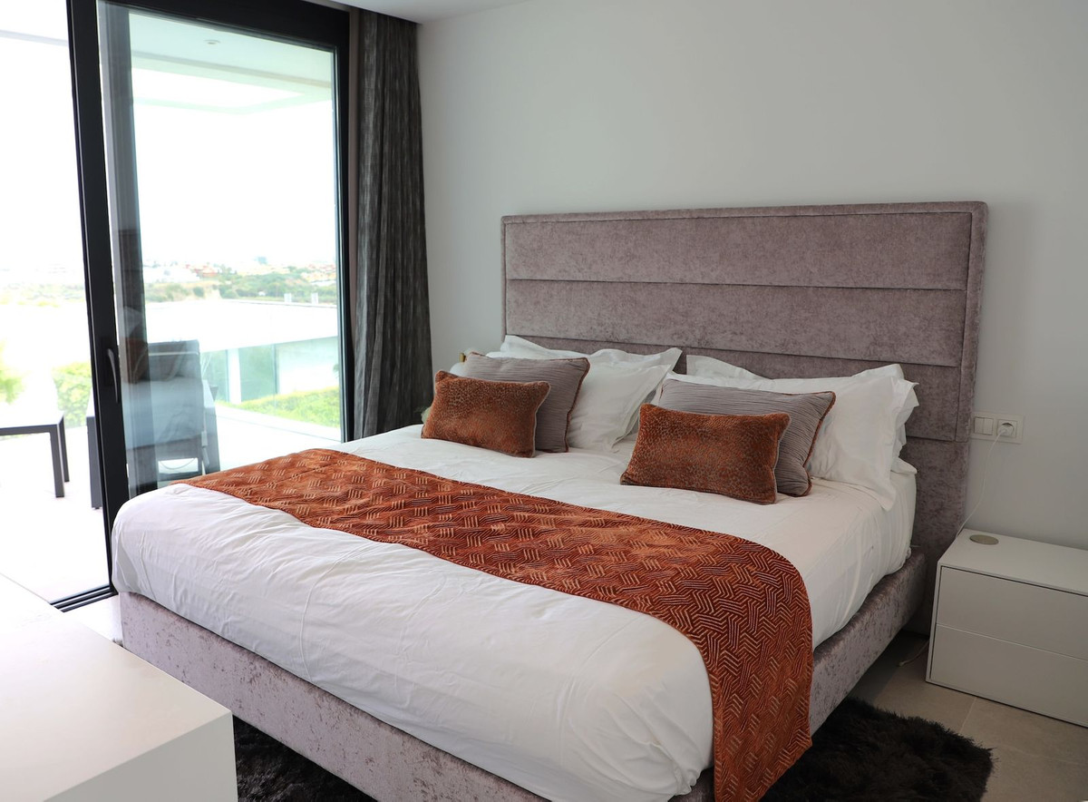 5 Bedroom Villa in Estepona - Photo 31