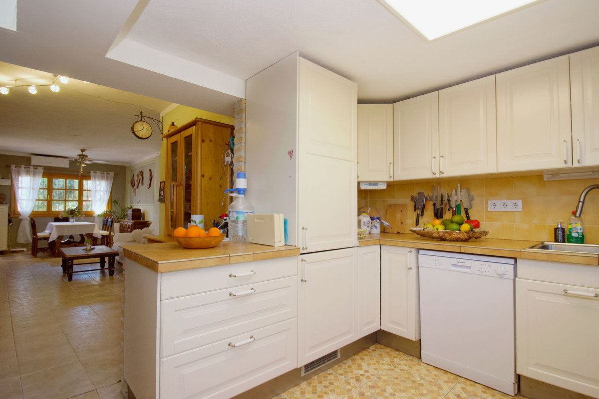 5 Bedroom Villa in Coín - Photo 23