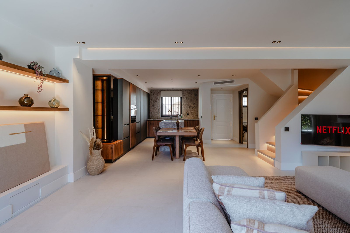 4 Bedroom Townhouse in San Pedro de Alcántara - Photo 2