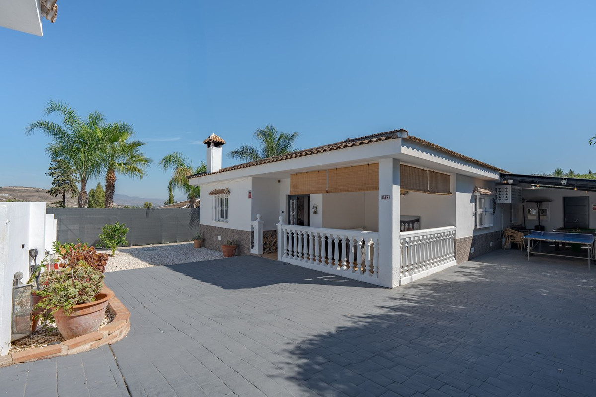 3 Bedroom Villa in Coín - Photo 3