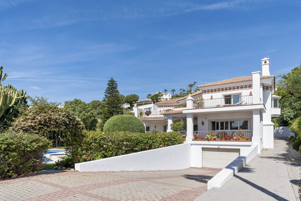 6 Bedroom Villa in Estepona - Photo 47