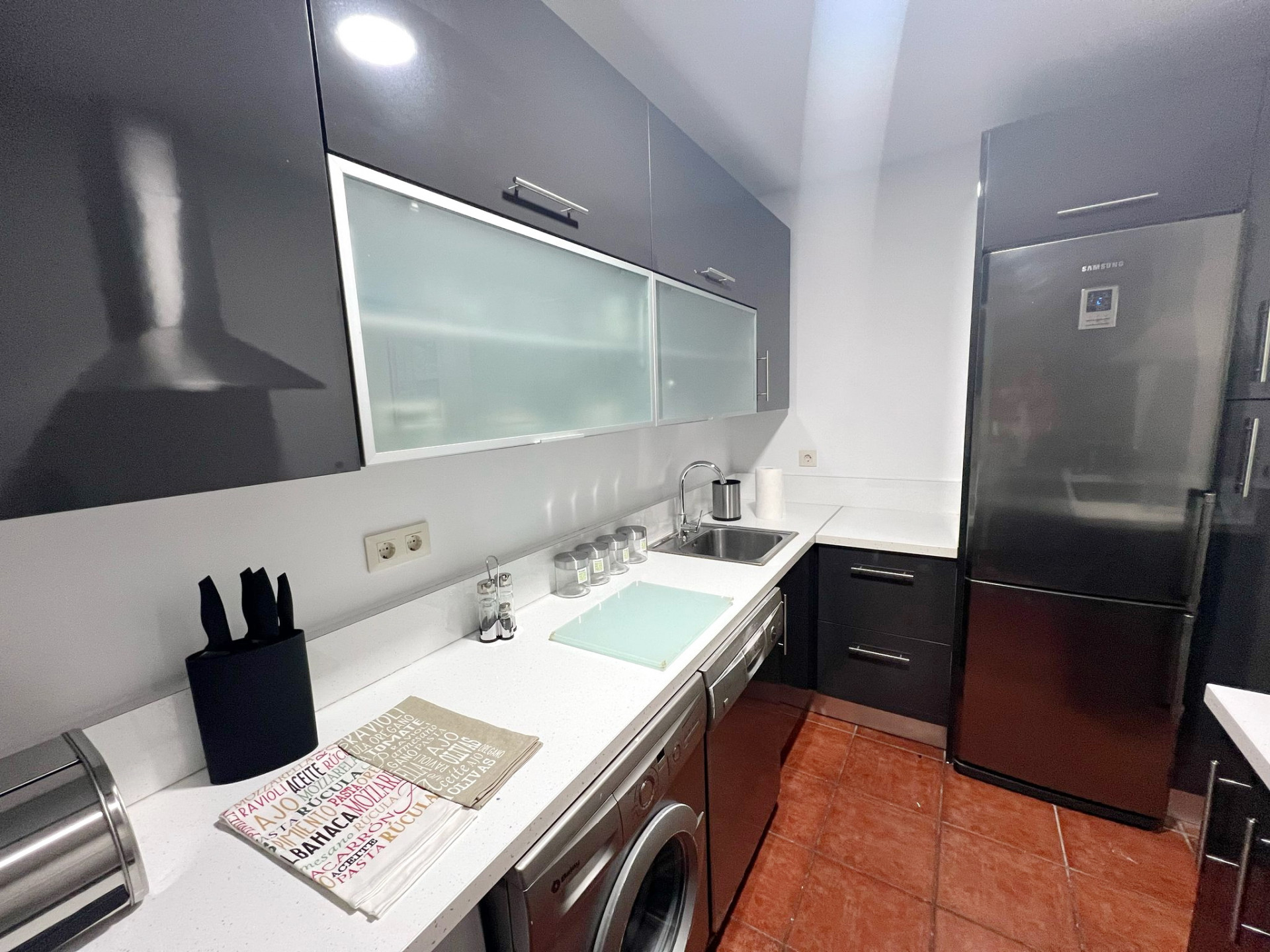 4 Bedroom Apartment in Marbella - Photo 2