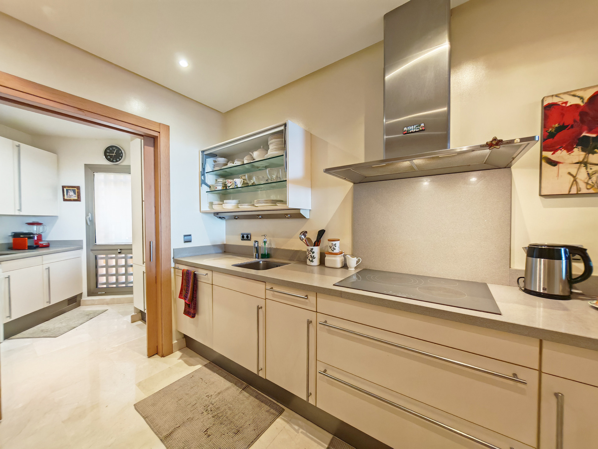 3 Bedroom Apartment in Marbella - Photo 10