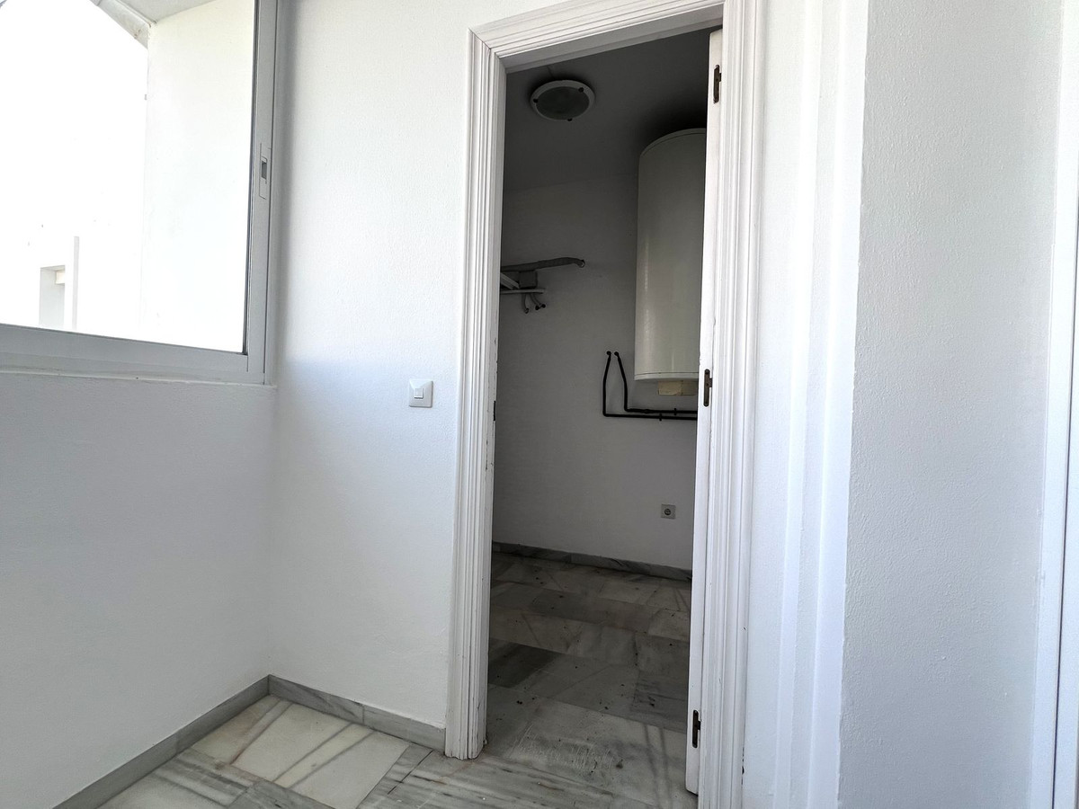 2 Bedroom Apartment in Estepona - Photo 26