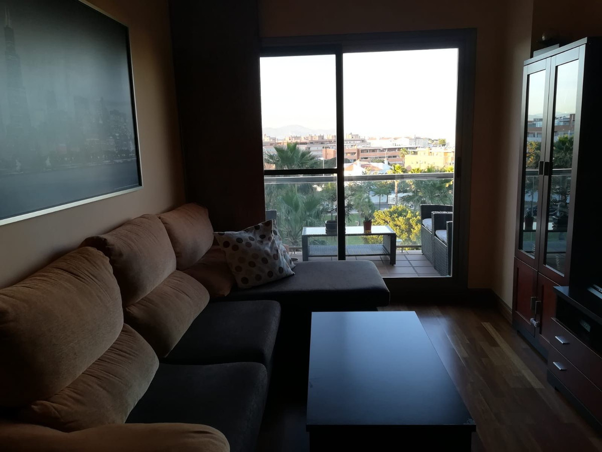 2 Bedroom Apartment in Torremolinos - Photo 15