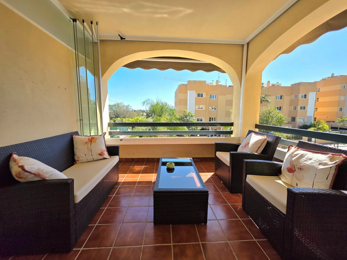 3 Bedroom Apartment in Estepona - Photo 4