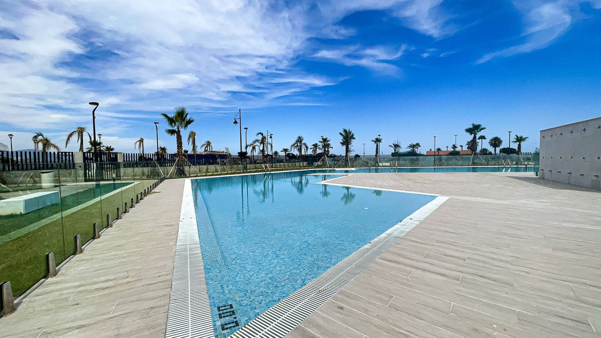 3 Bedroom Apartment in Torremolinos - Photo 3