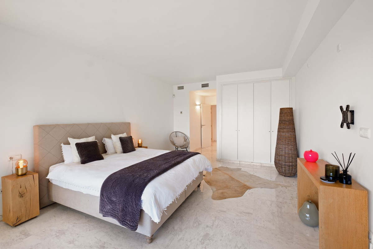 2 Bedroom Apartment in Marbella - Photo 25