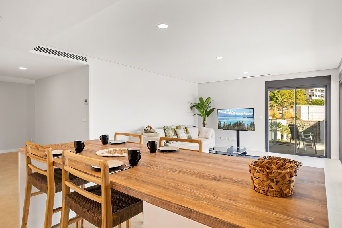 2 Bedroom Apartment in Estepona - Photo 12