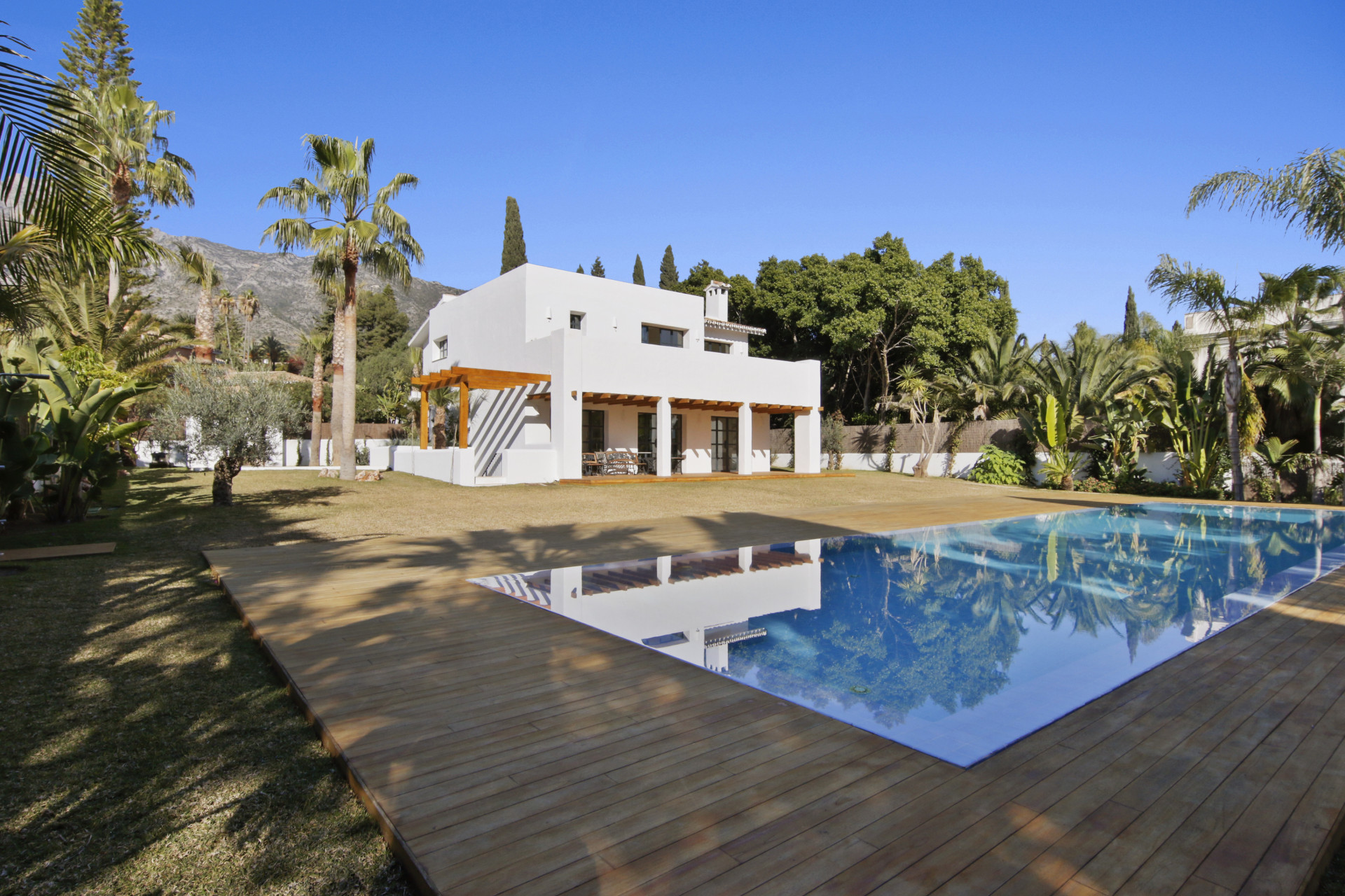 5 Bedroom Villa in Marbella - Photo 3