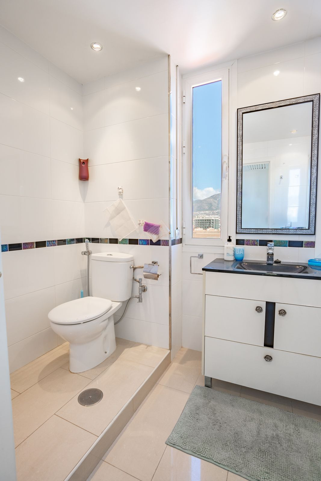 2 Bedroom Apartment in Fuengirola - Photo 9
