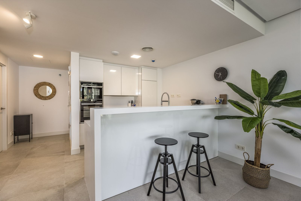 3 Bedroom Apartment in Marbella - Photo 9