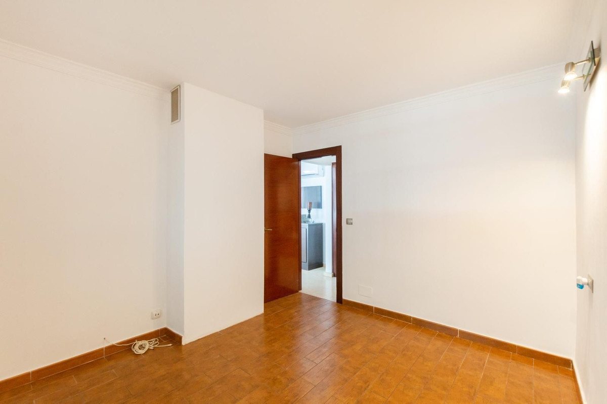 4 Bedroom Villa in San Pedro de Alcántara - Photo 23