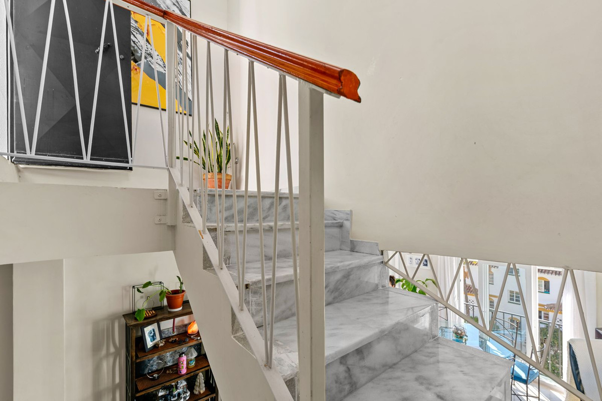 2 Bedroom Penthouse in Estepona - Photo 24