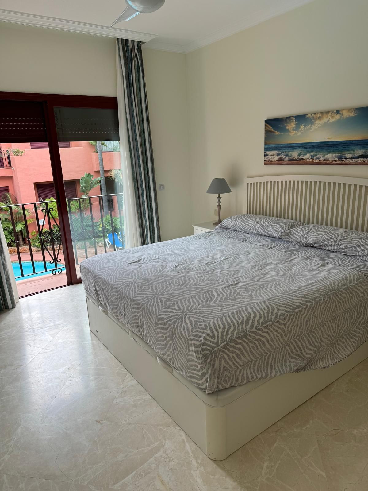 3 Bedroom Apartment in Marbella - Photo 3