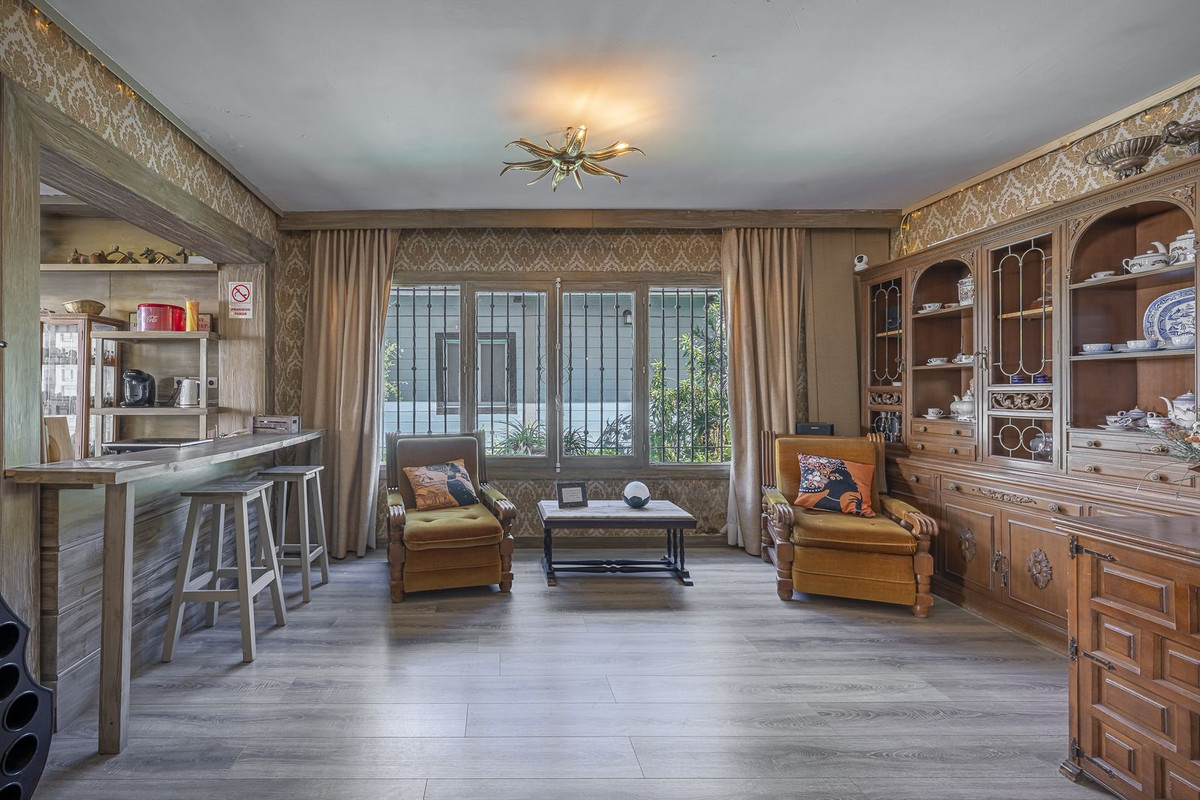 12 Bedroom Villa in Marbella - Photo 49