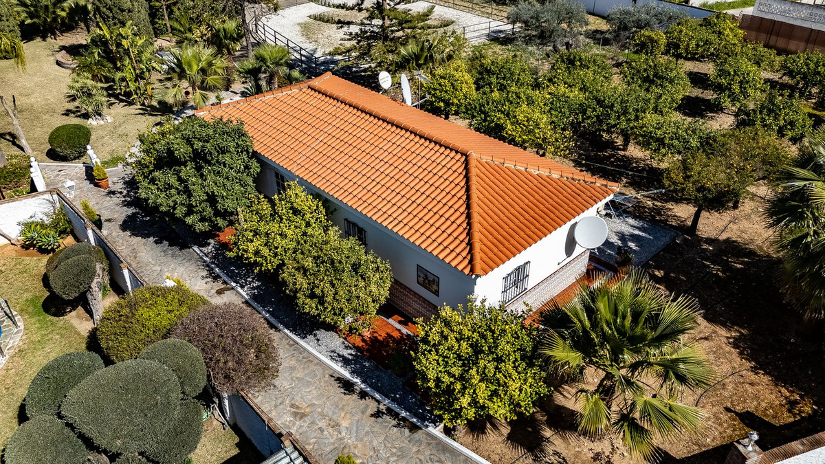 5 Bedroom Villa in Alhaurín de la Torre - Photo 38