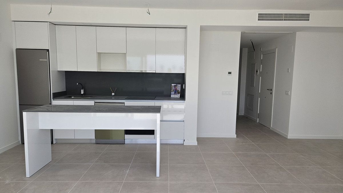 2 Bedroom Apartment in Estepona - Photo 16
