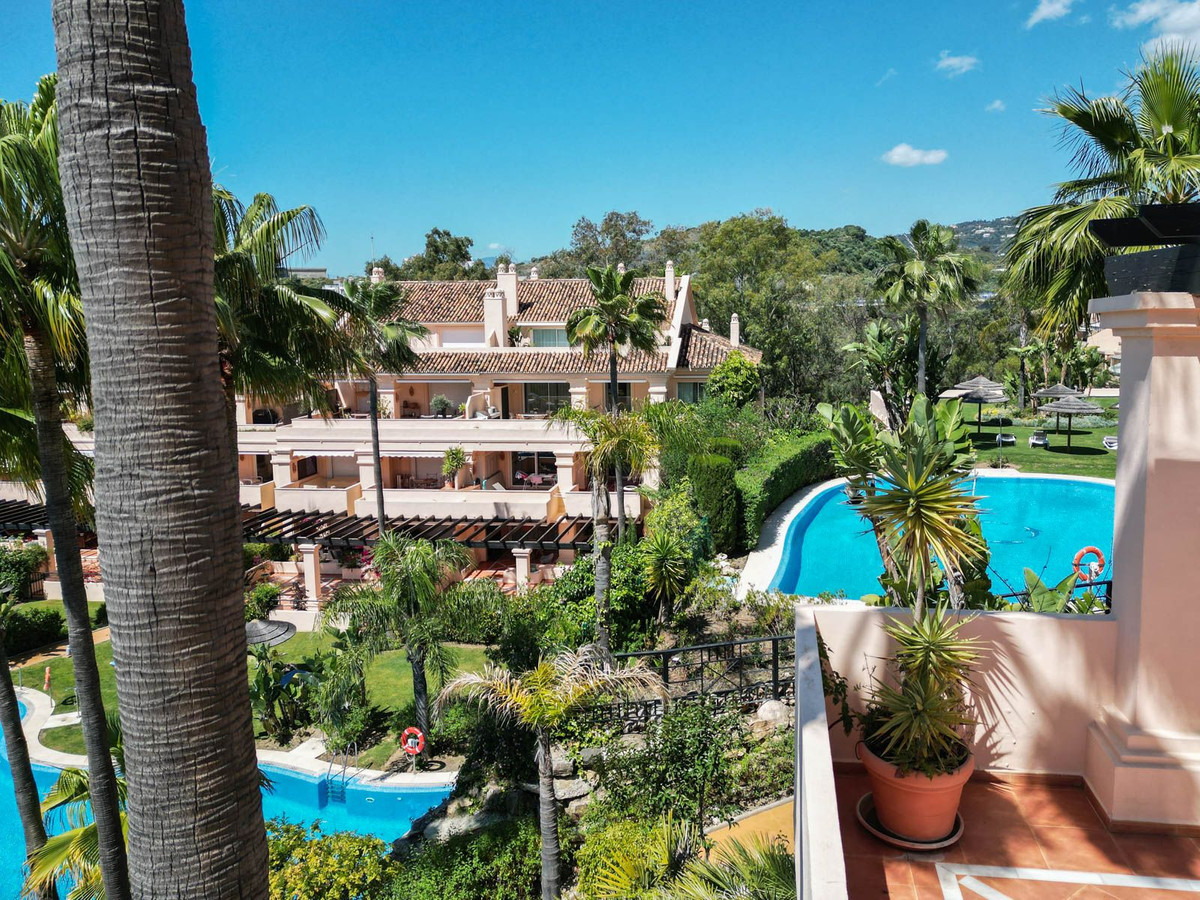 2 Bedroom Apartment in Marbella - Photo 5