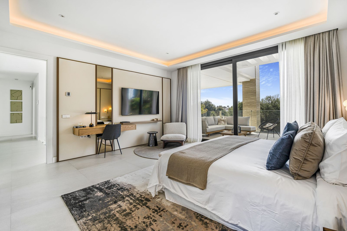 6 Bedroom Villa in Marbella - Photo 30