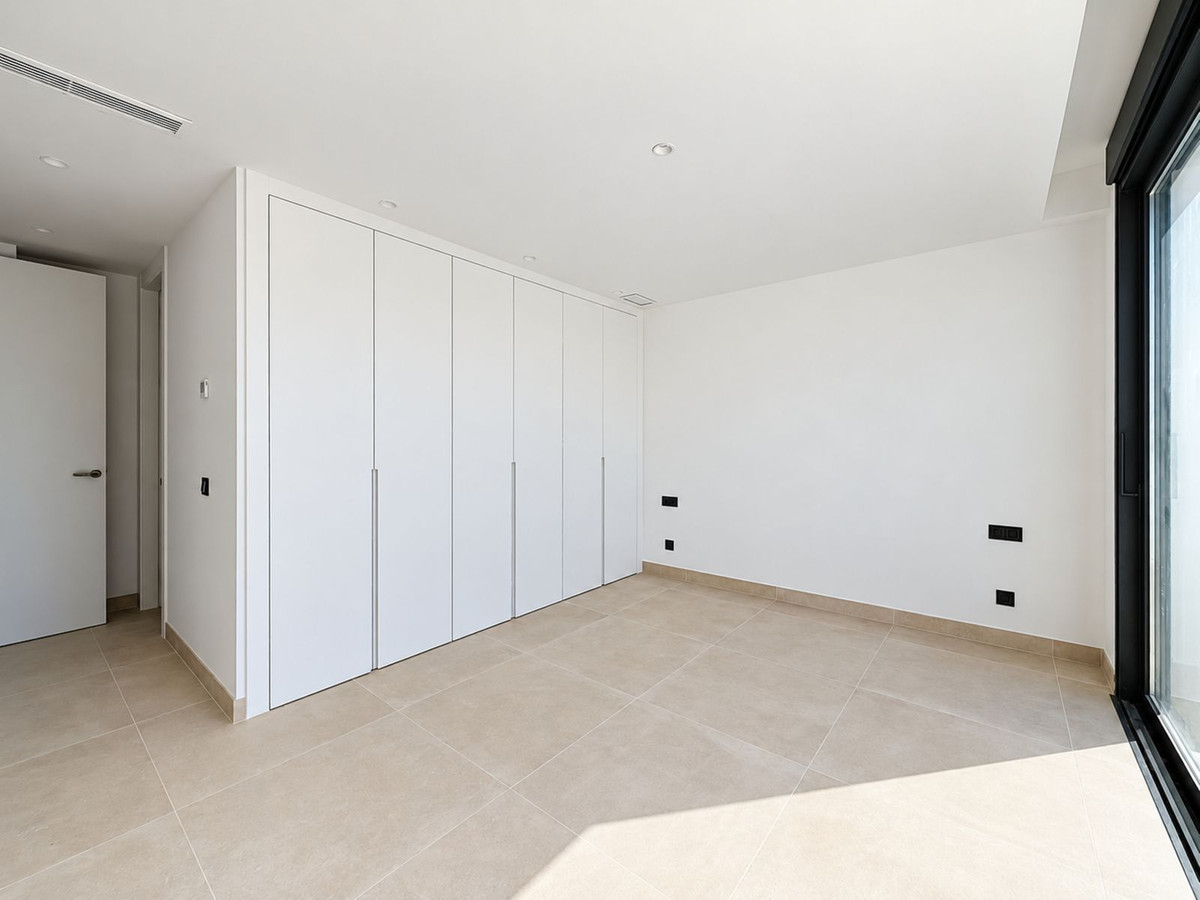 5 Bedroom Villa in Marbella - Photo 21