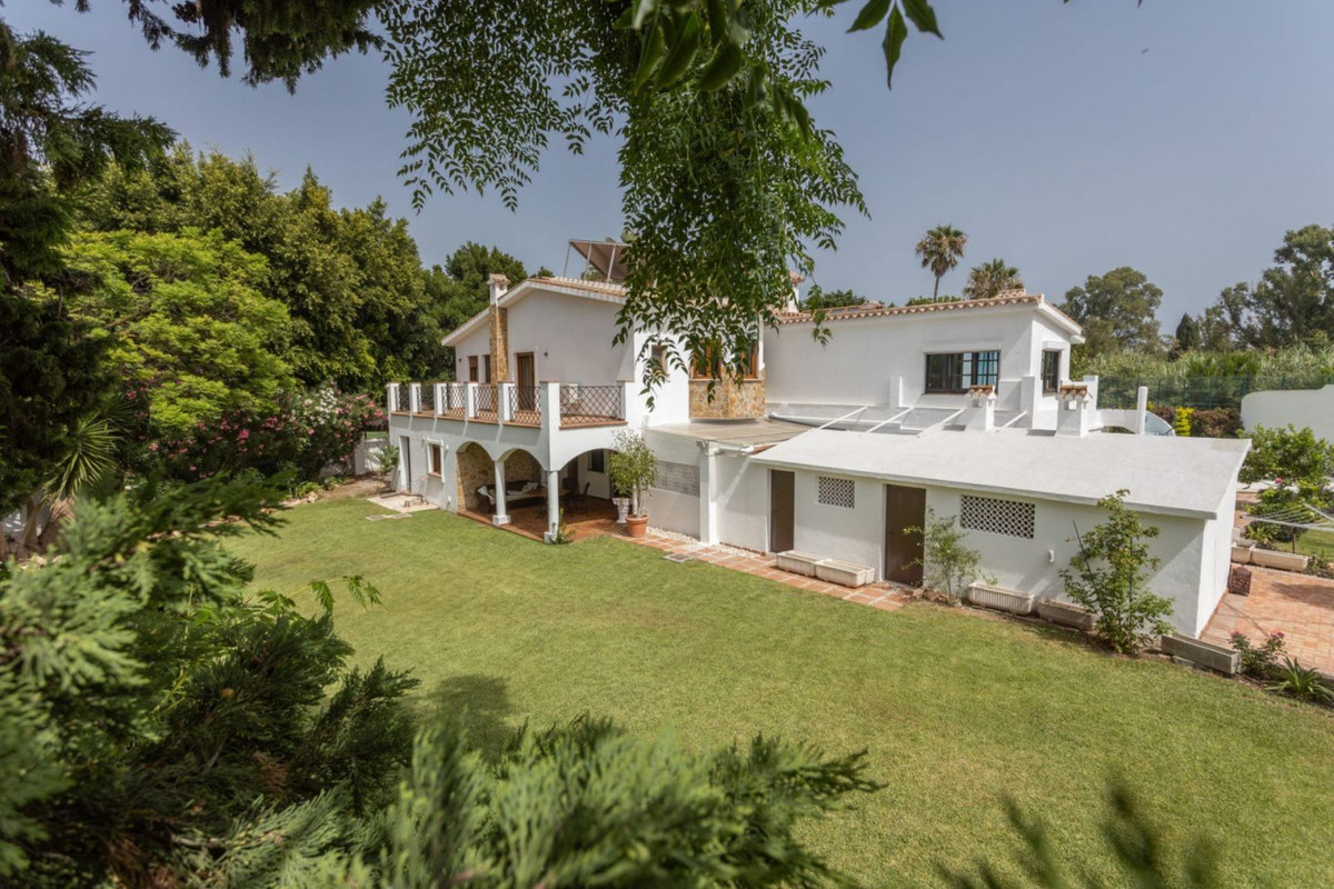 4 Bedroom Villa in San Pedro de Alcántara - Фото 40