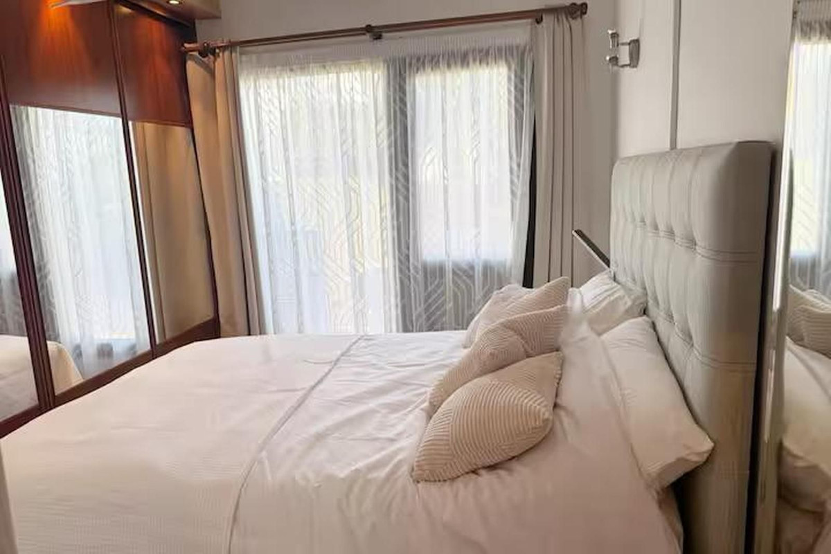 2 Bedroom Apartment in Estepona - Photo 7