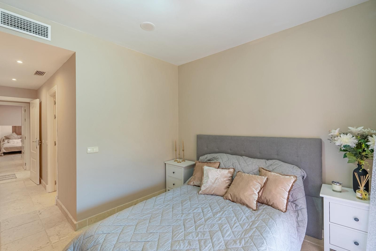 3 Bedroom Apartment in Estepona - Photo 30
