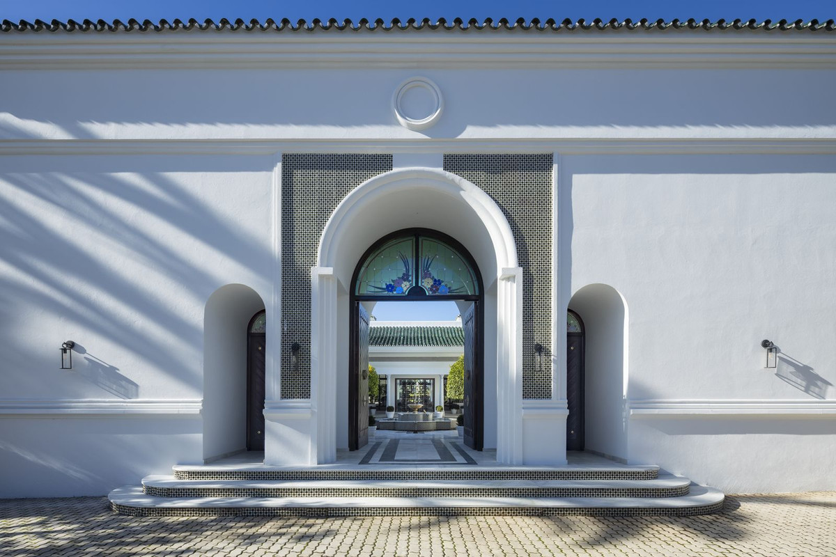 12 Bedroom Villa in Marbella - Photo 4