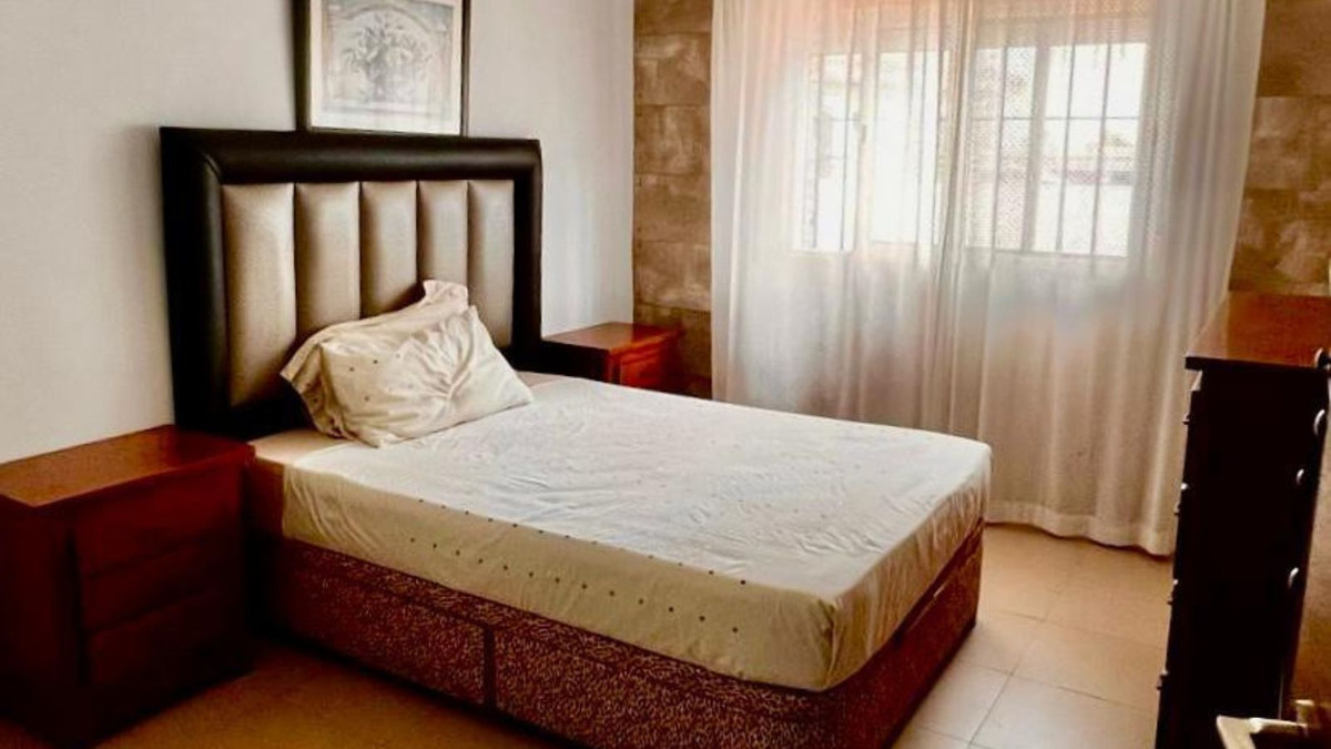 5 Bedroom Villa in Fuengirola - Photo 9