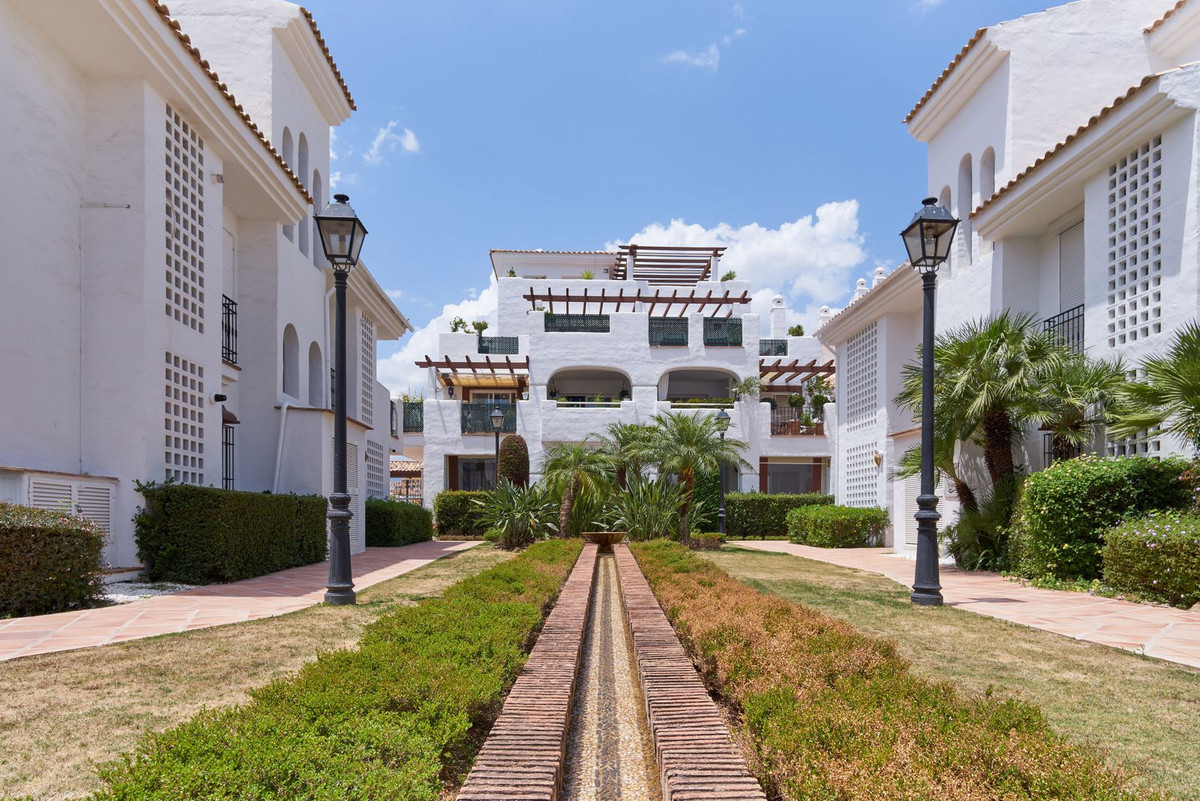 3 Bedroom Apartment in San Pedro de Alcántara - Photo 40