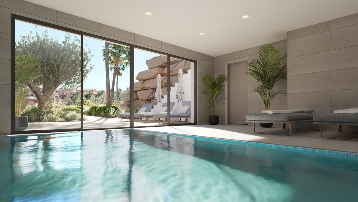 2 Bedroom Penthouse in Estepona - Photo 10