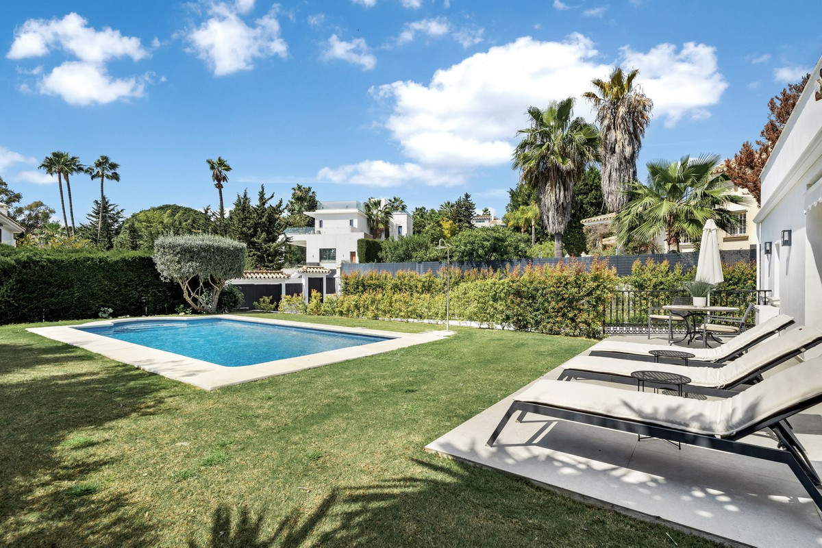 4 Bedroom Villa in Marbella - Photo 22