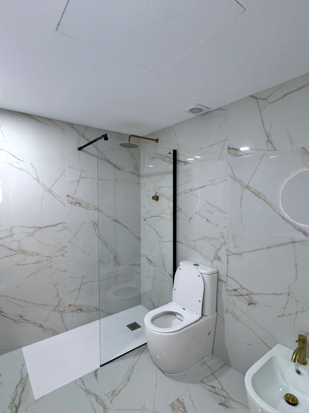 5 Bedroom Apartment in Benahavís - Photo 18