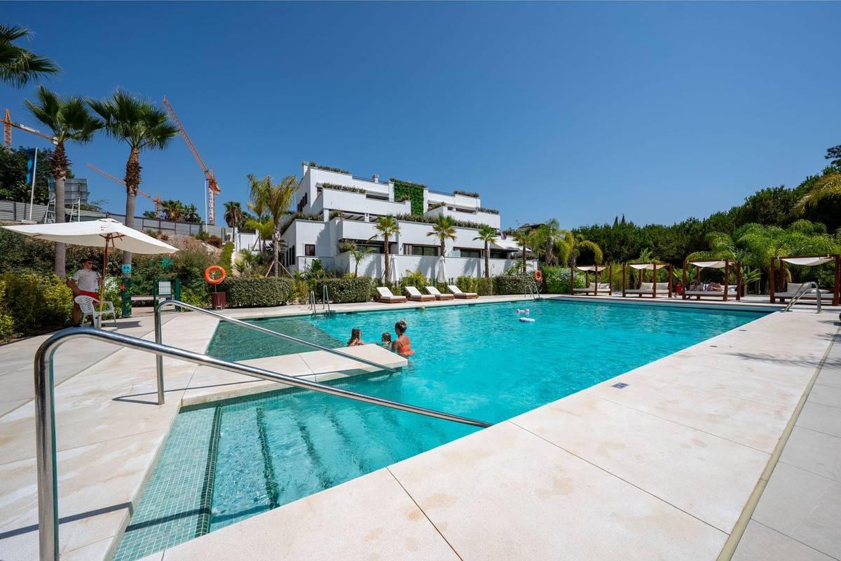 2 Bedroom Apartment in Marbella - Photo 42