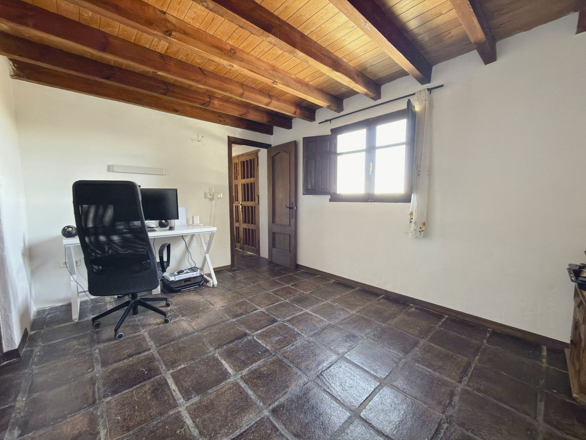 3 Bedroom Villa in Monda - Photo 11