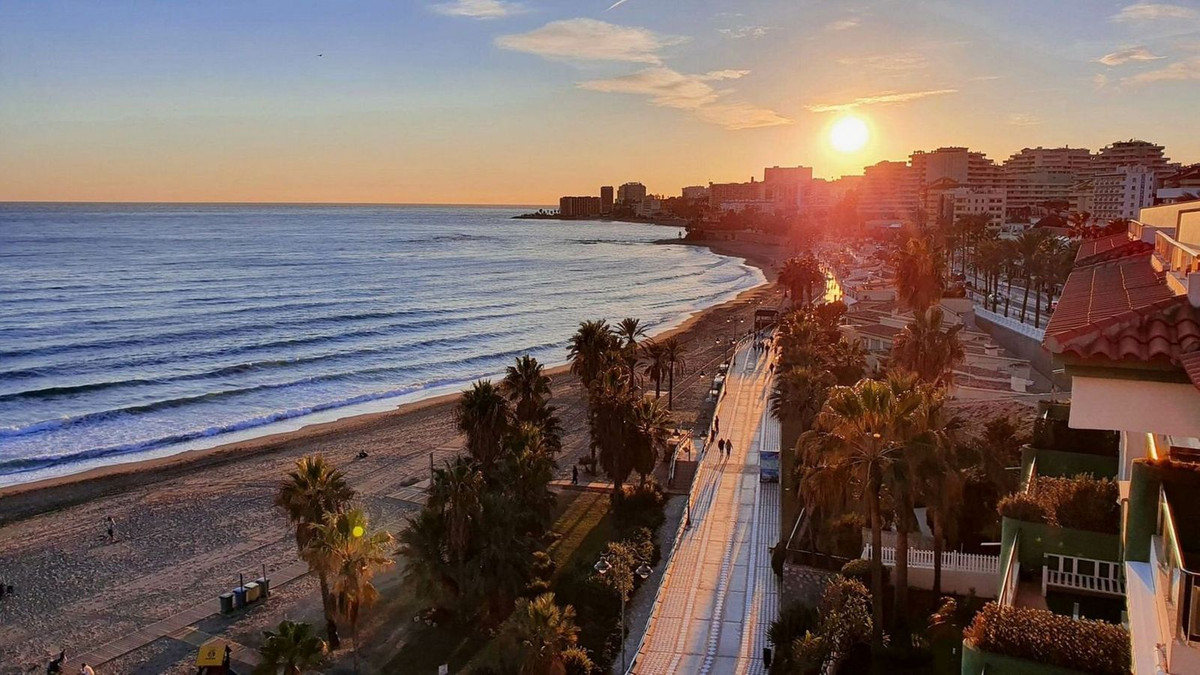 2 Bedroom Apartment in Benalmádena - Photo 6