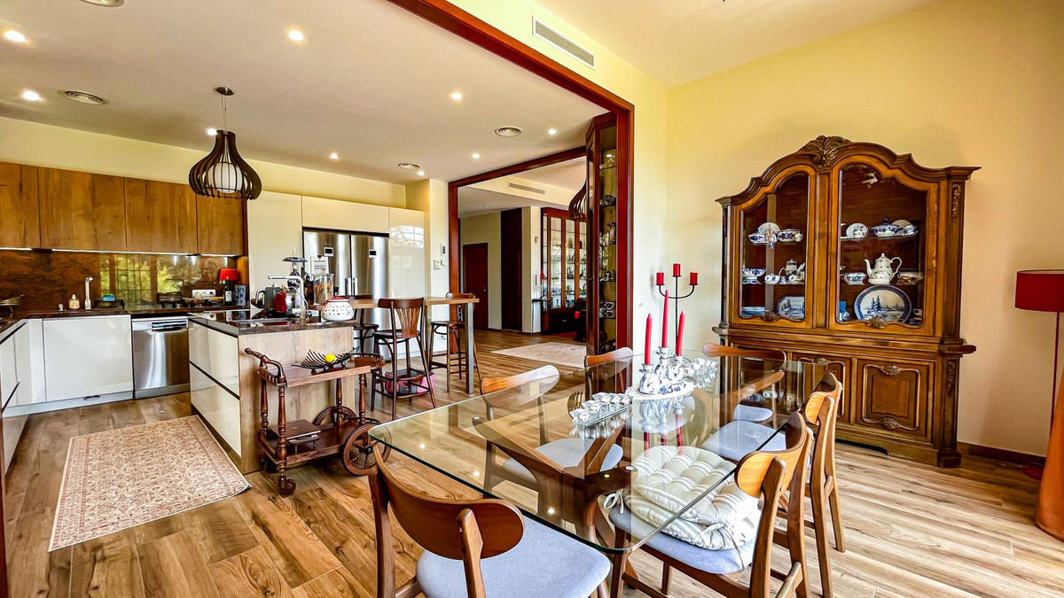 6 Bedroom Villa in Marbella - Photo 10