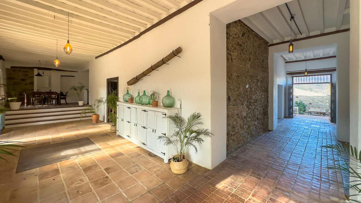 8 Bedroom Country house in Málaga - Photo 15
