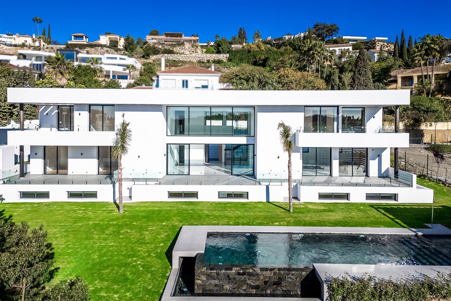 Villa in El Paraiso Alto