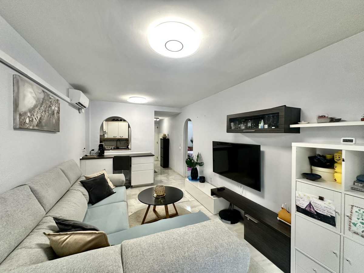 2 Bedroom Apartment in Mijas - Photo 8