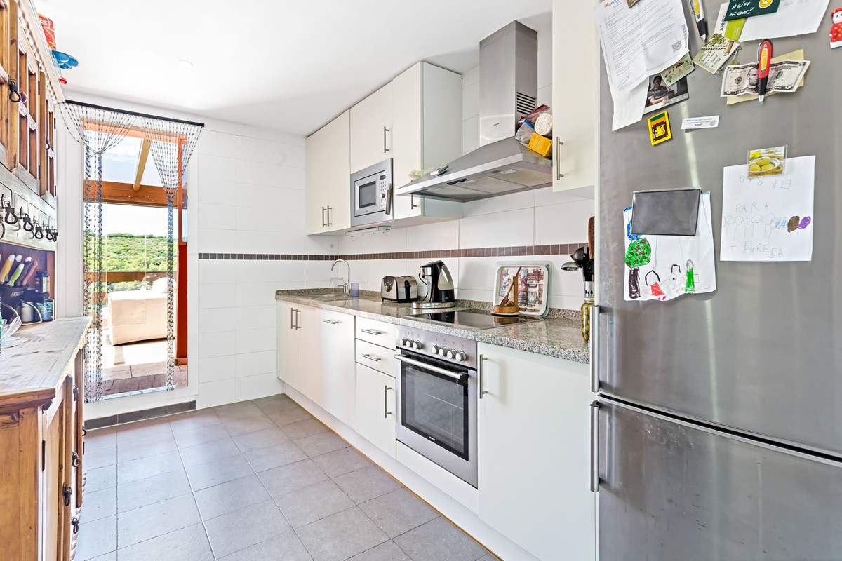 3 Bedroom Penthouse in Casares - Photo 10