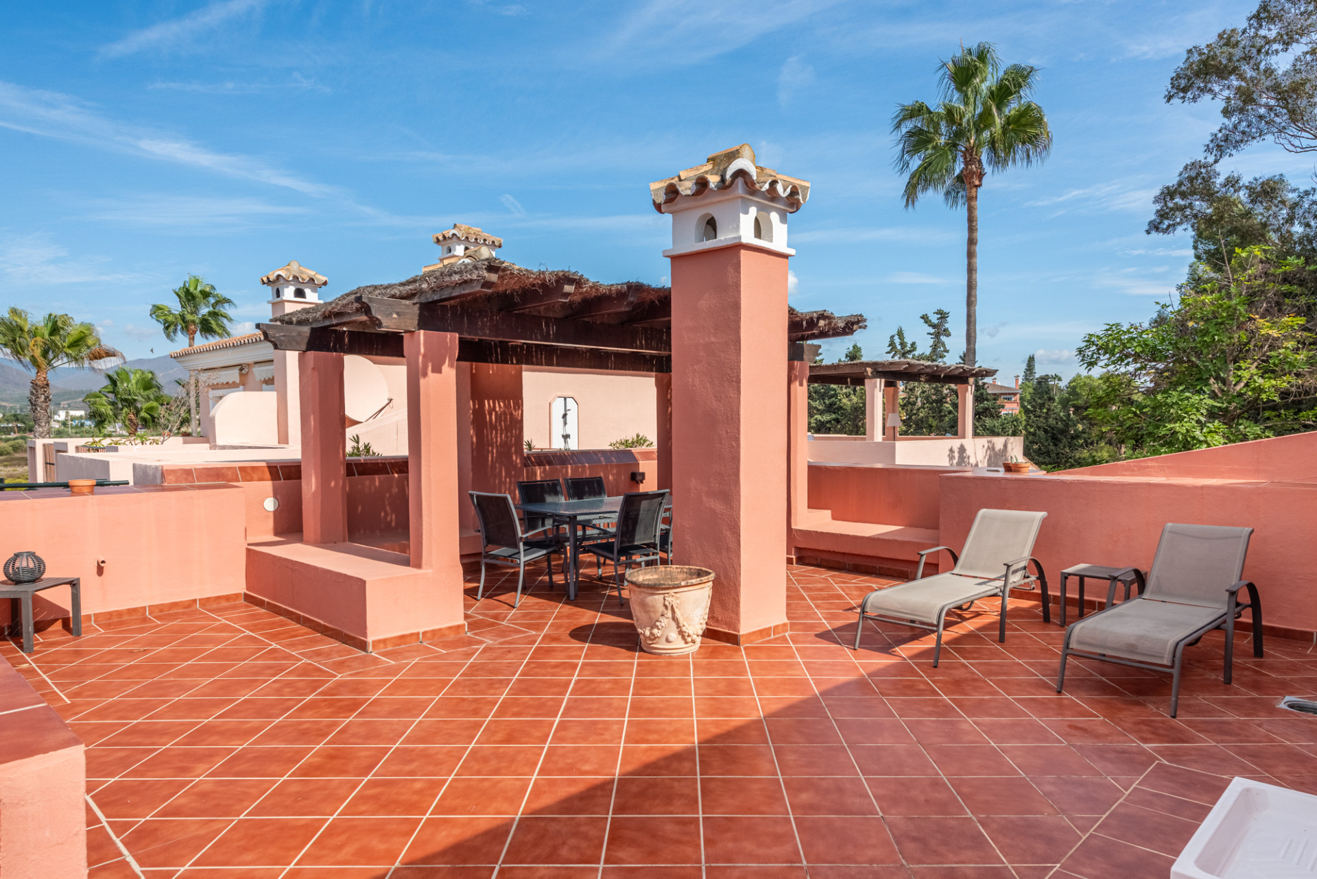 2 Bedroom Penthouse in Estepona - Photo 3