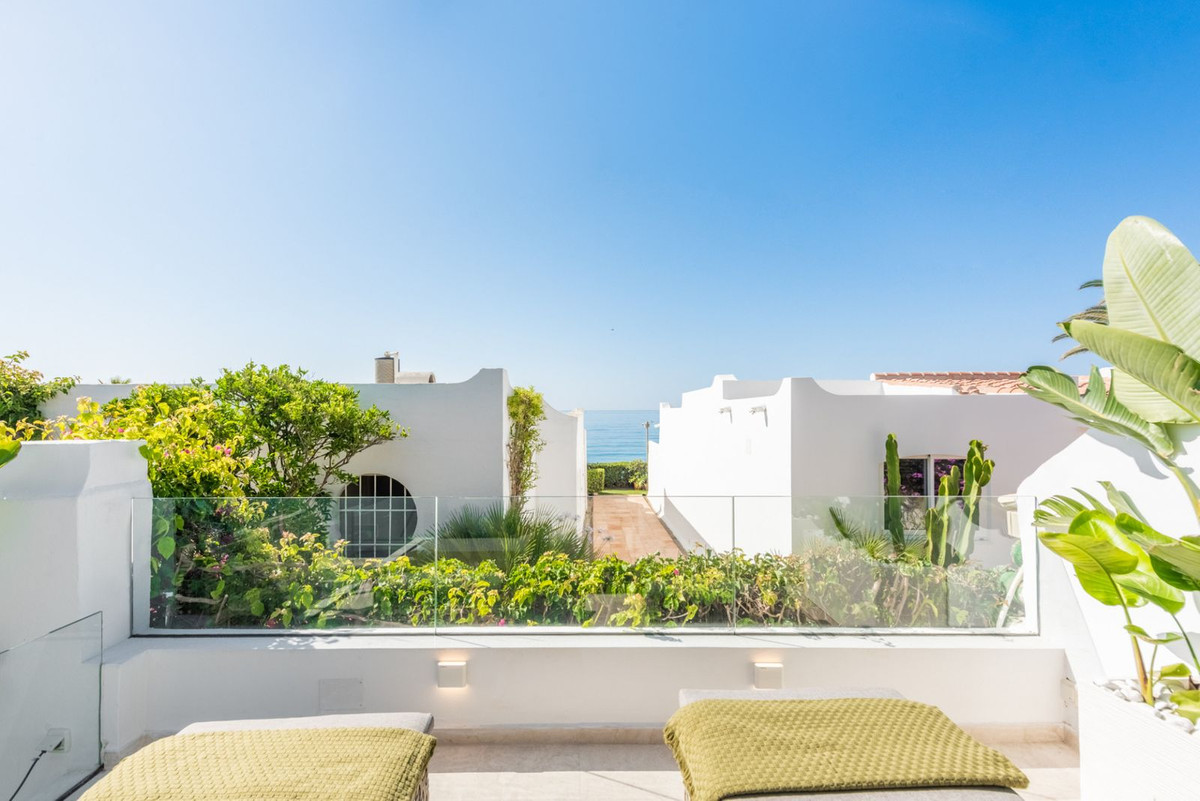 3 Bedroom Townhouse in Marbella - Photo 3