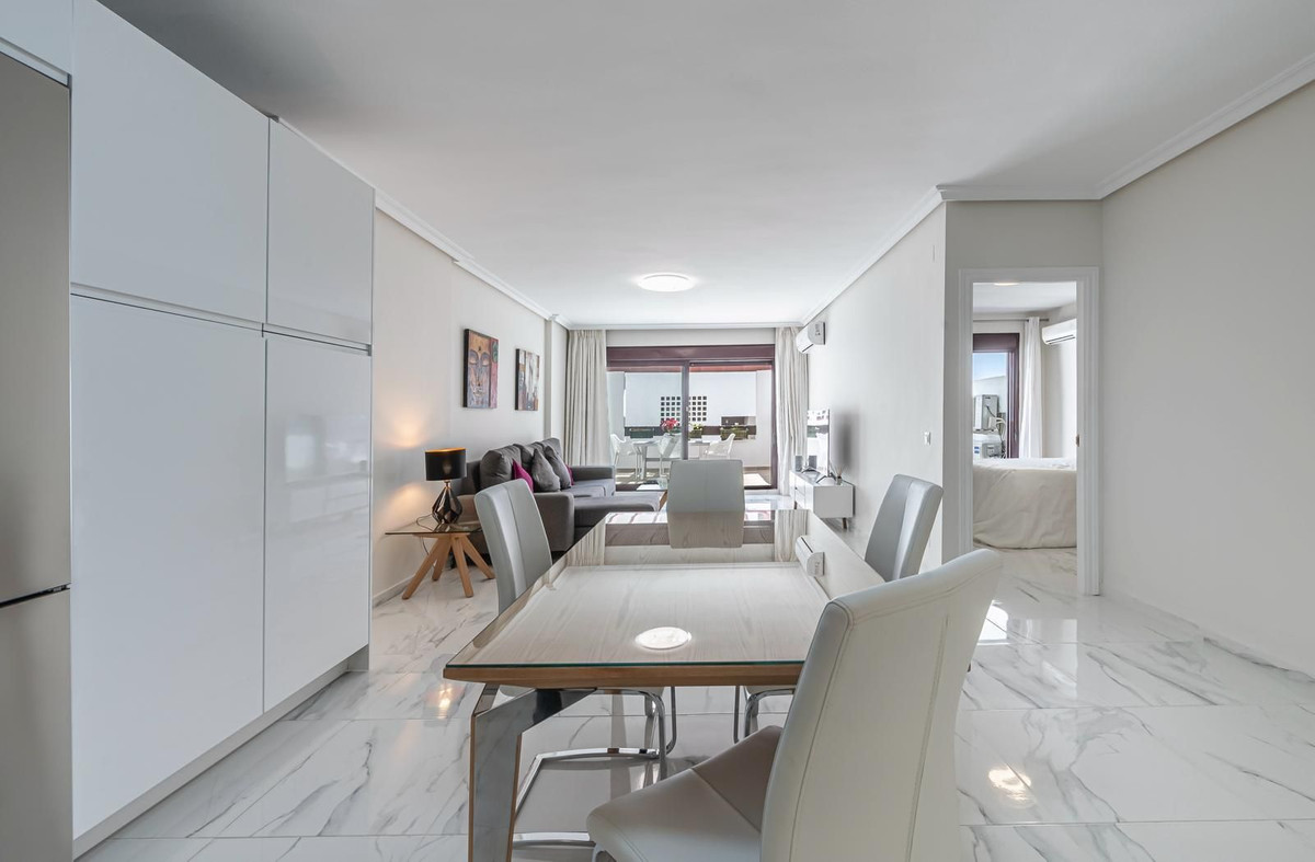 3 Bedroom Apartment in Marbella - Photo 9