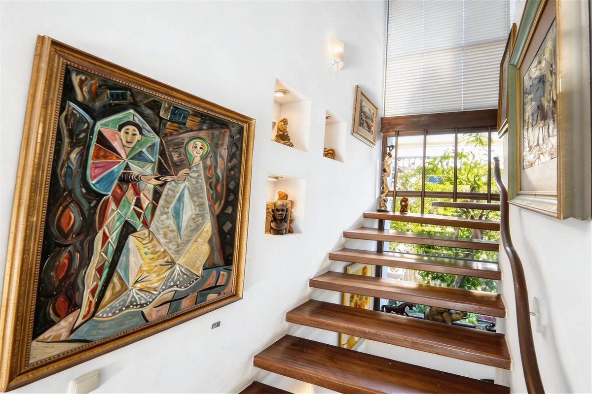 4 Bedroom Villa in Estepona - Photo 34
