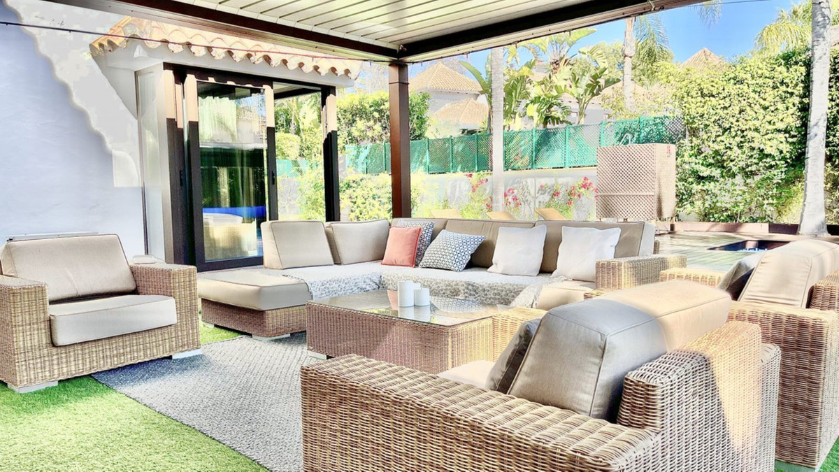 4 Bedroom Villa in Marbella - Photo 8