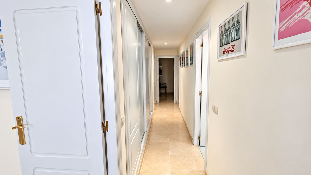 3 Bedroom Apartment in Estepona - Foto 8