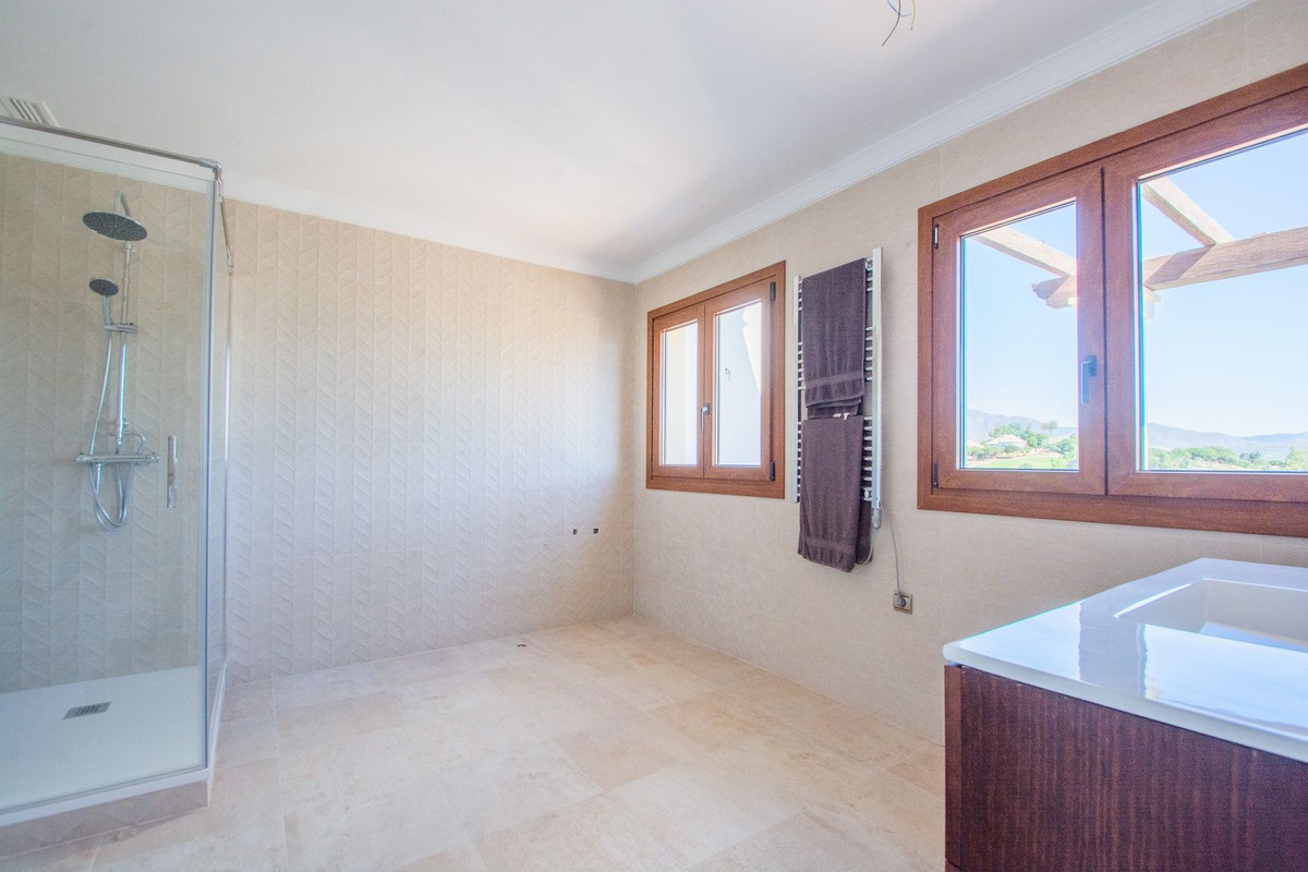5 Bedroom Villa in Mijas - Photo 17