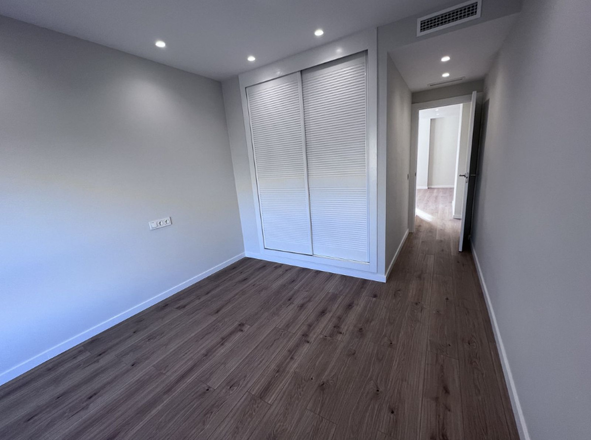 4 Bedroom Penthouse in San Pedro de Alcántara - Photo 18